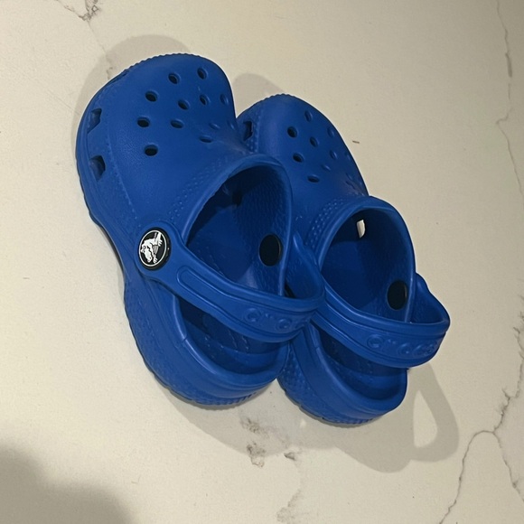 Toddler/Baby Crocs - royal blue size 6 - Picture 2 of 3